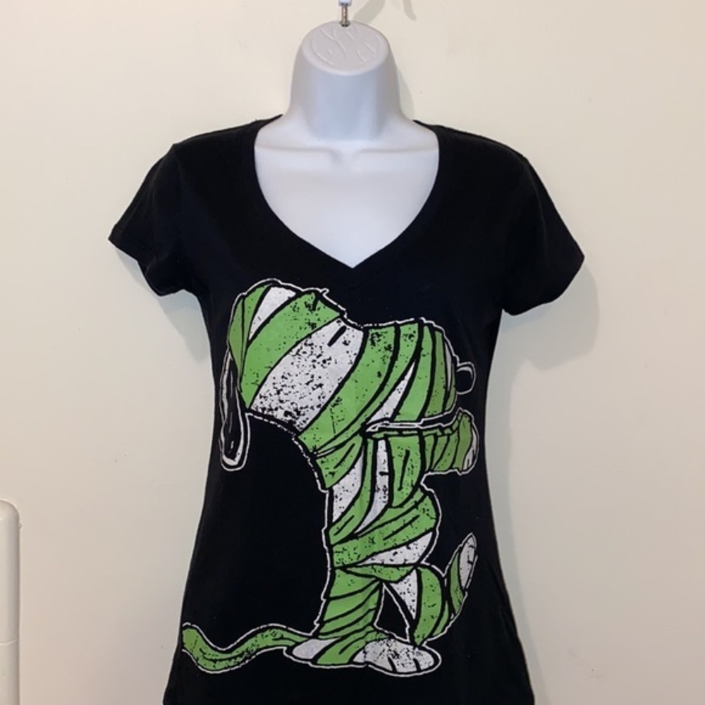Women’s Peanuts Black Snoopy Mummy V-Neck Tee - Picture 2 of 9